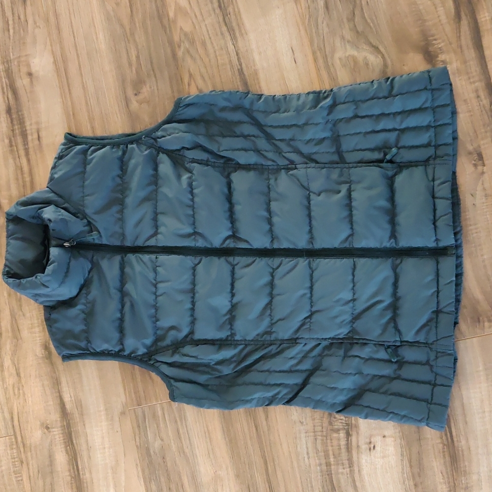 EUC Lightweight hunter green vest